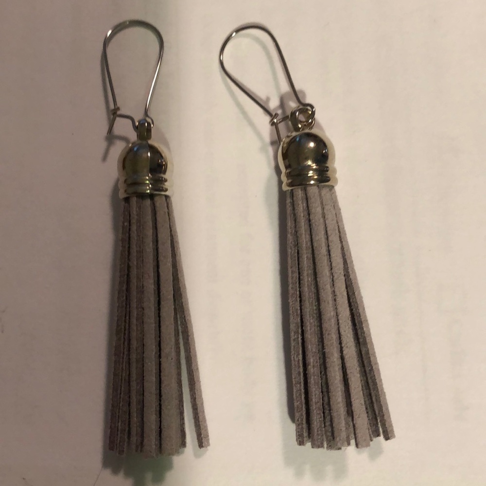 Earrings $15 each or 3 pairs for $30 choose colors - Picture 3 of 3